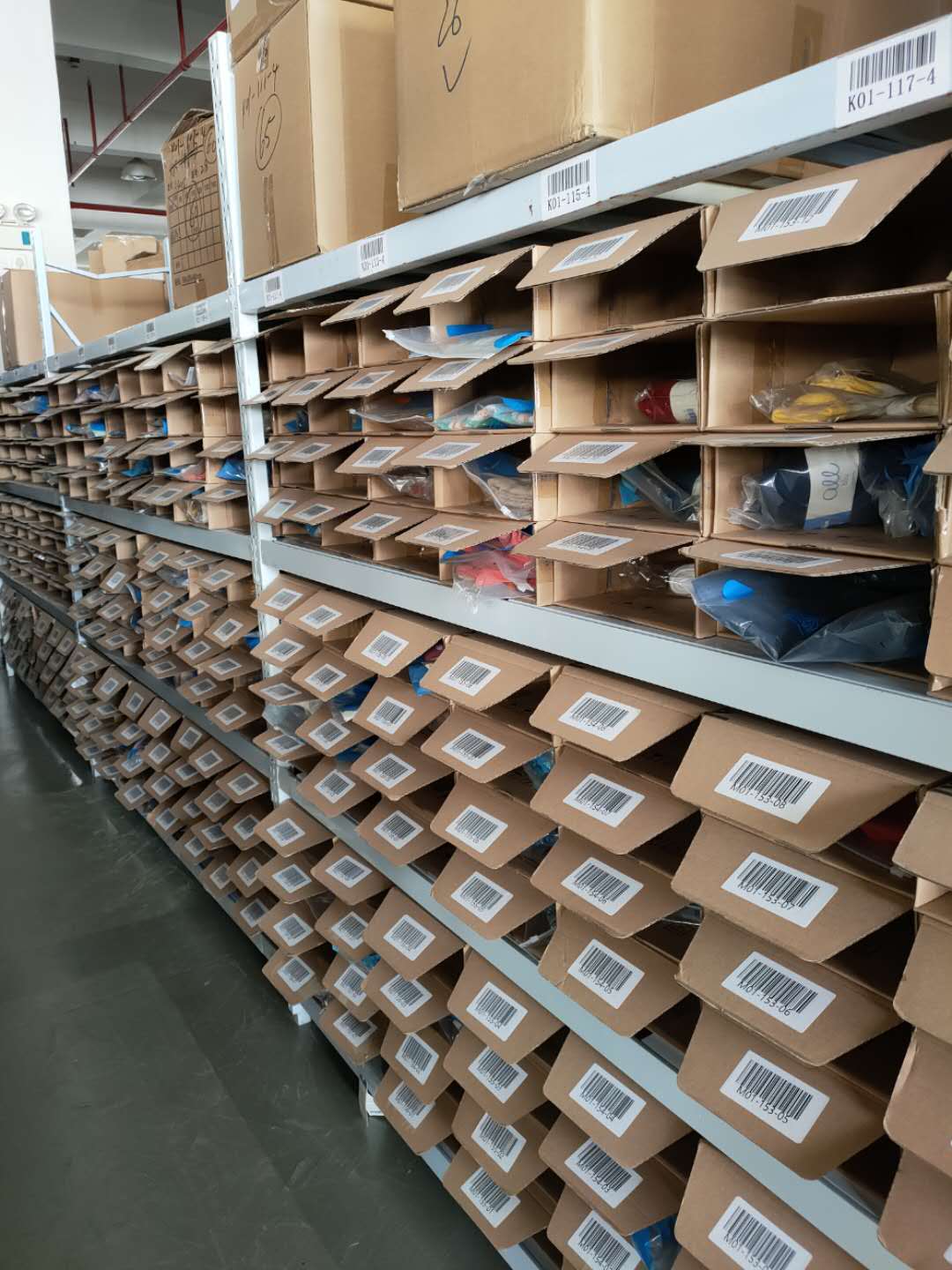 宝时服装仓储区